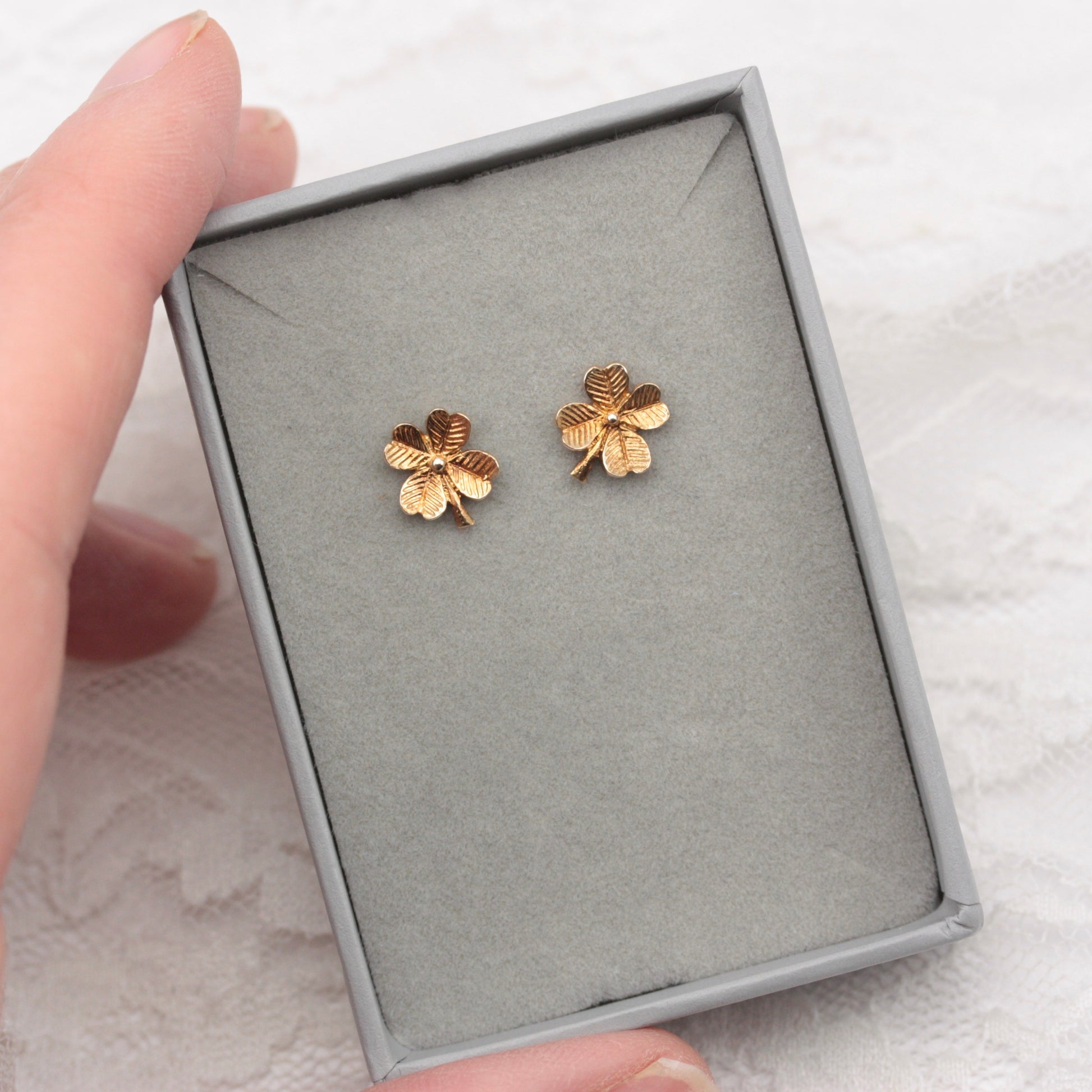 vintage 9ct gold clover stud earrings