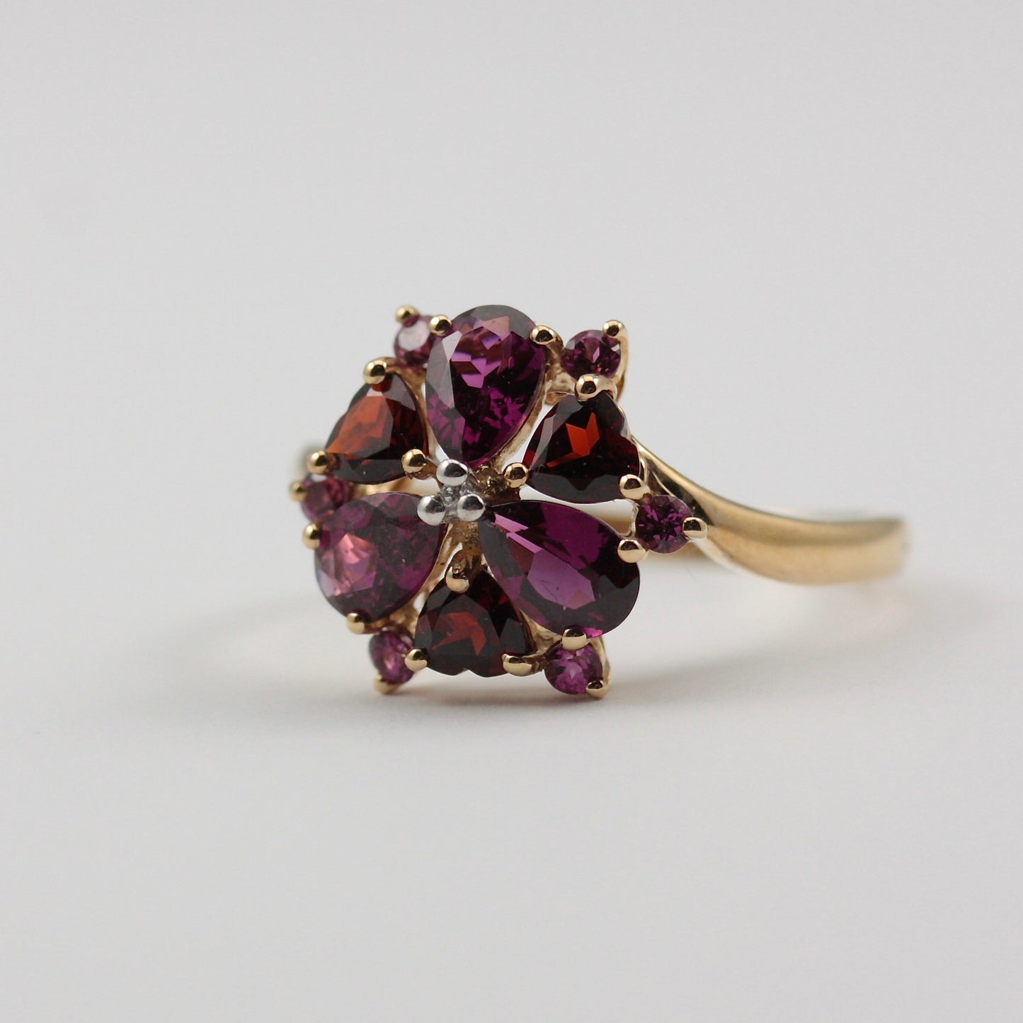 Pre-owned 9ct Gold Garnet Cluster Ring