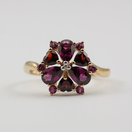Pre-owned 9ct Gold Garnet Cluster Ring