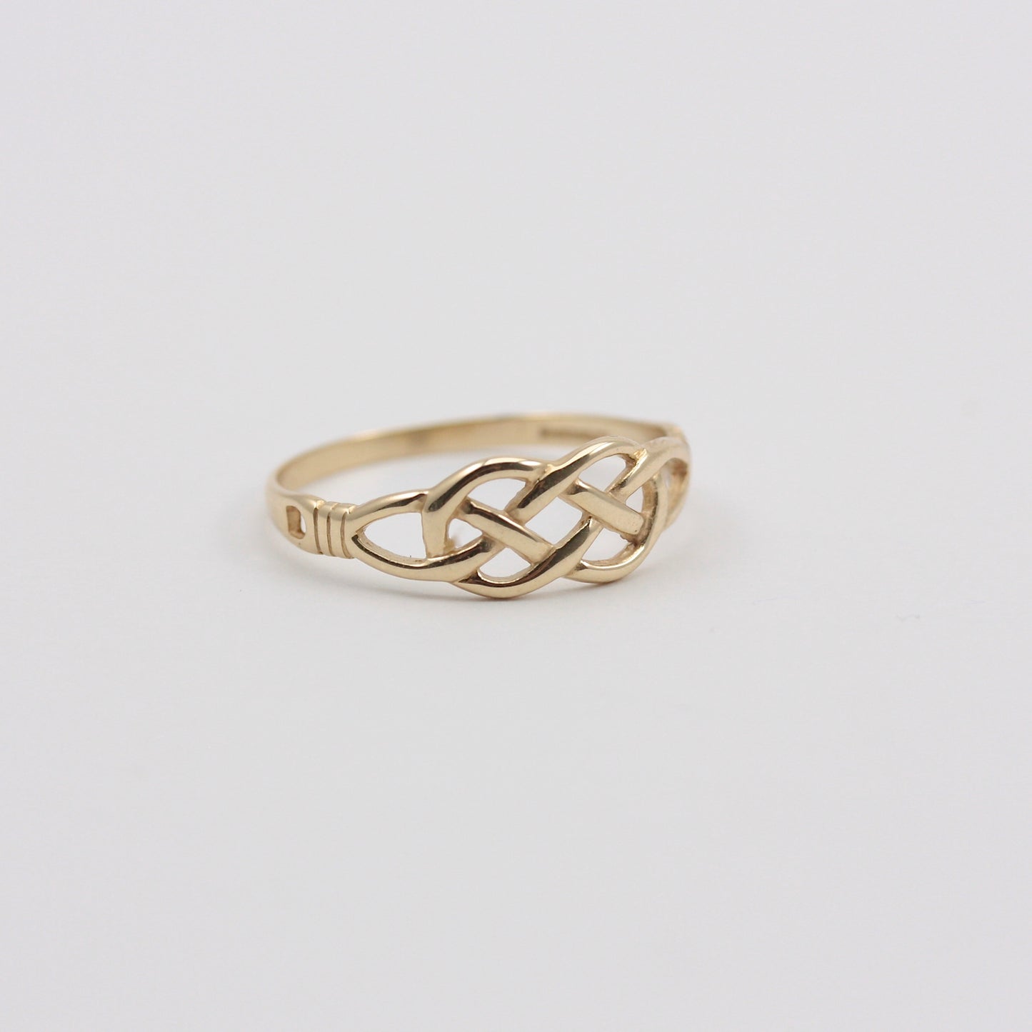 Pre-owned 9ct Yellow Gold Celtic Knot Ring