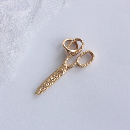 Vintage 9ct Gold Moving Scissors Charm