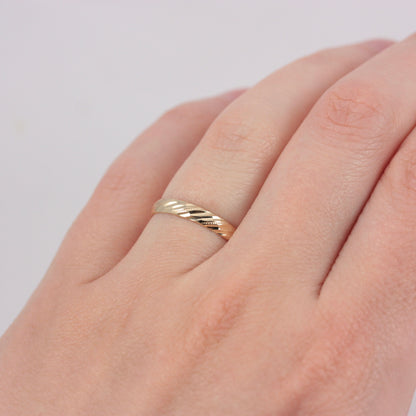 Vintage 9ct Gold Textured Twist Band Ring