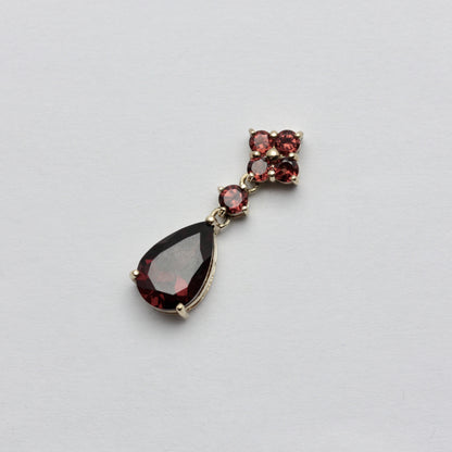 Vintage 9ct Gold and Garnet Teardrop Pendant