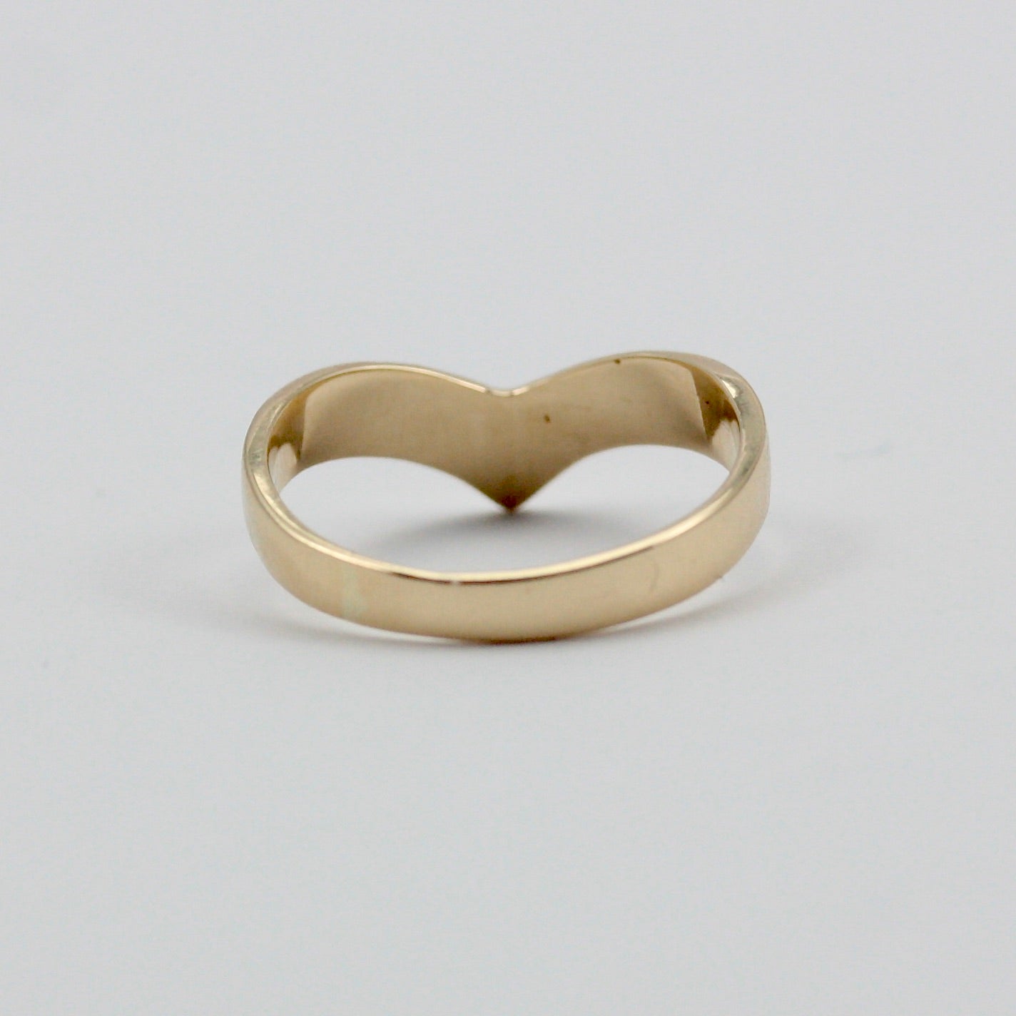 Vintage 9ct Gold Wishbone Ring with Engraved Leaf Design