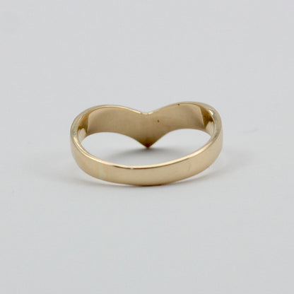 Vintage 9ct Gold Wishbone Ring with Engraved Leaf Design