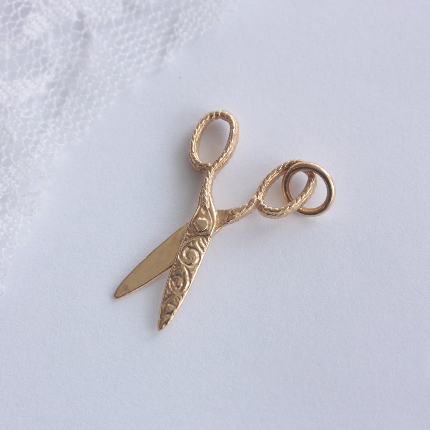 Vintage 9ct Gold Moving Scissors Charm