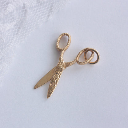 Vintage 9ct Gold Moving Scissors Charm