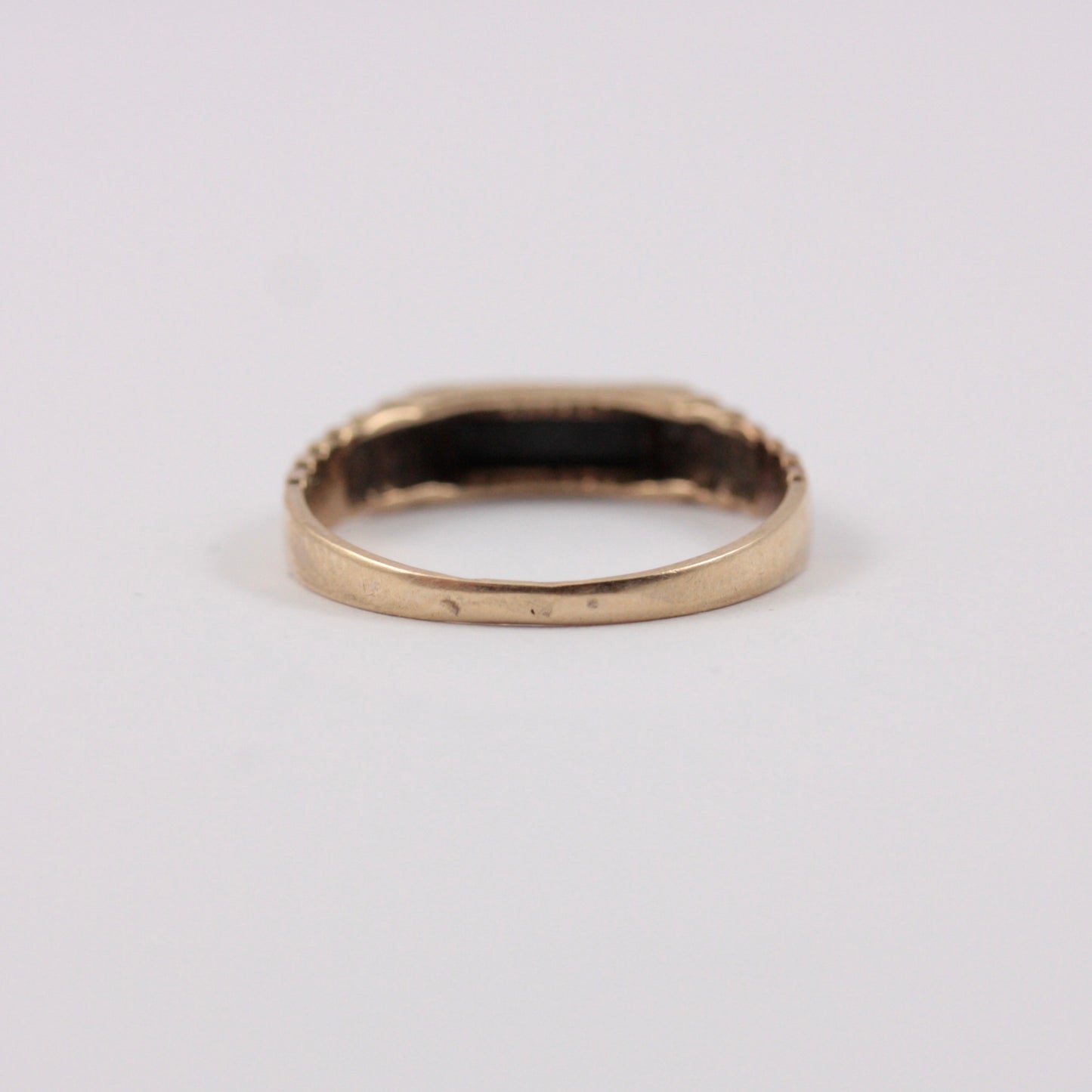 Vintage 9ct Gold Rectangle Onyx Ring with Ridged Shoulders, 1980s
