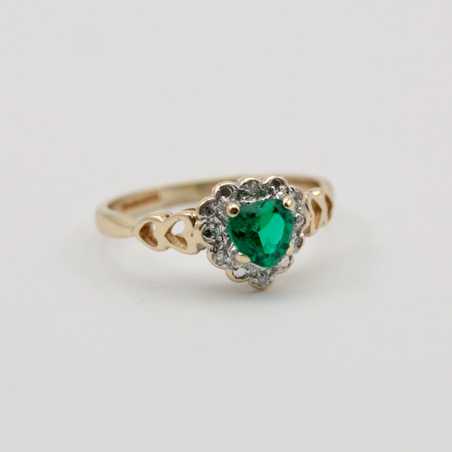 Vintage 9ct Gold Synthetic Emerald & Diamond Heart Cluster Ring