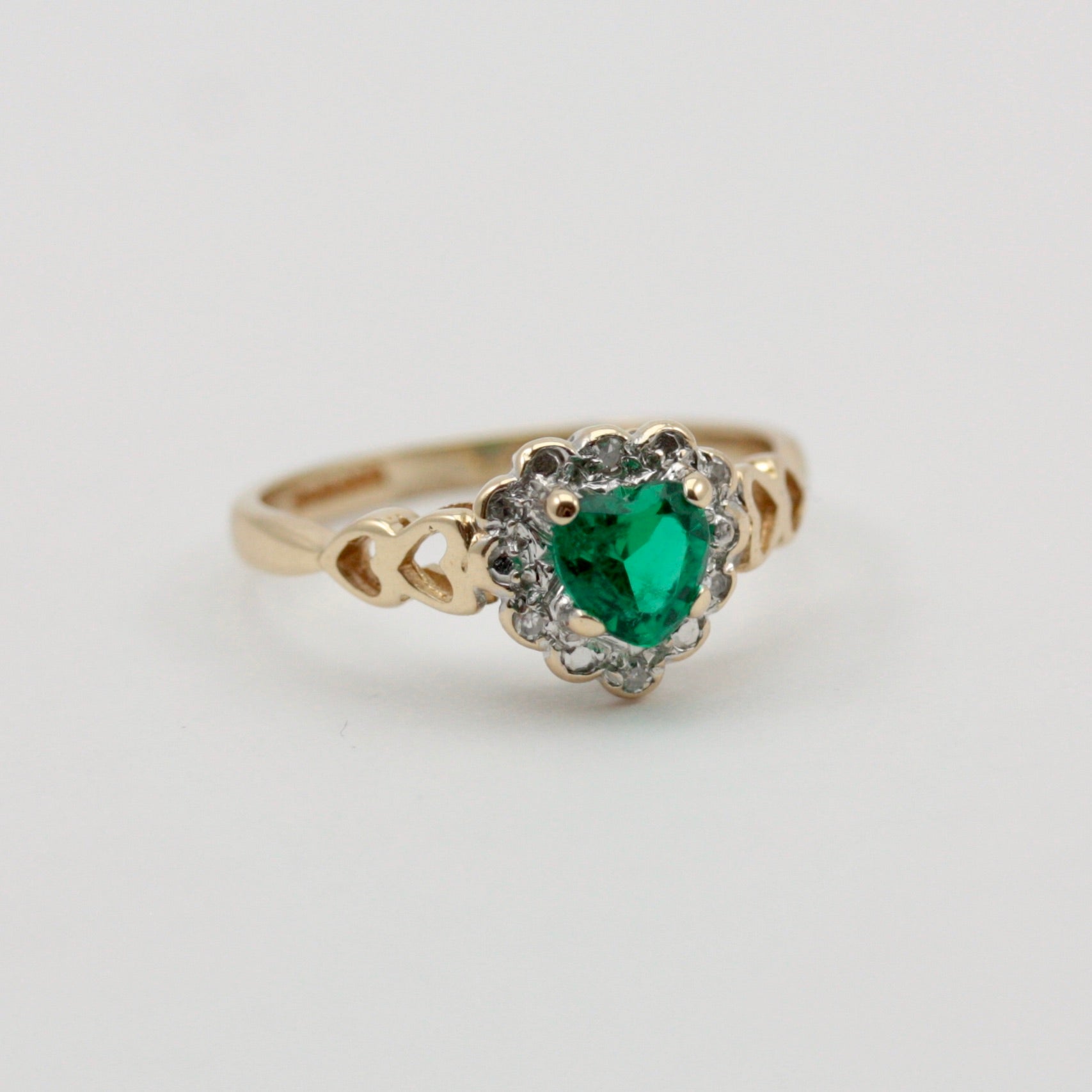 Vintage 9ct Gold Synthetic Emerald & Diamond Heart Cluster Ring