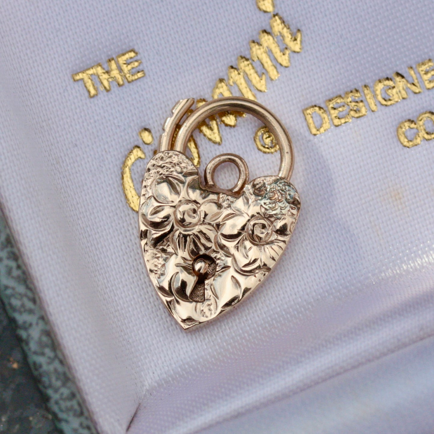 9ct gold heart padlock