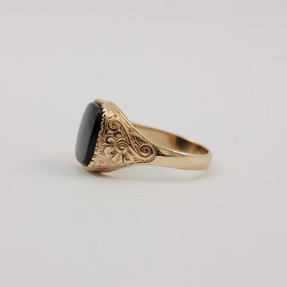 Pre-owned 9ct Gold Onyx Signet Ring with Decorative Shoulders