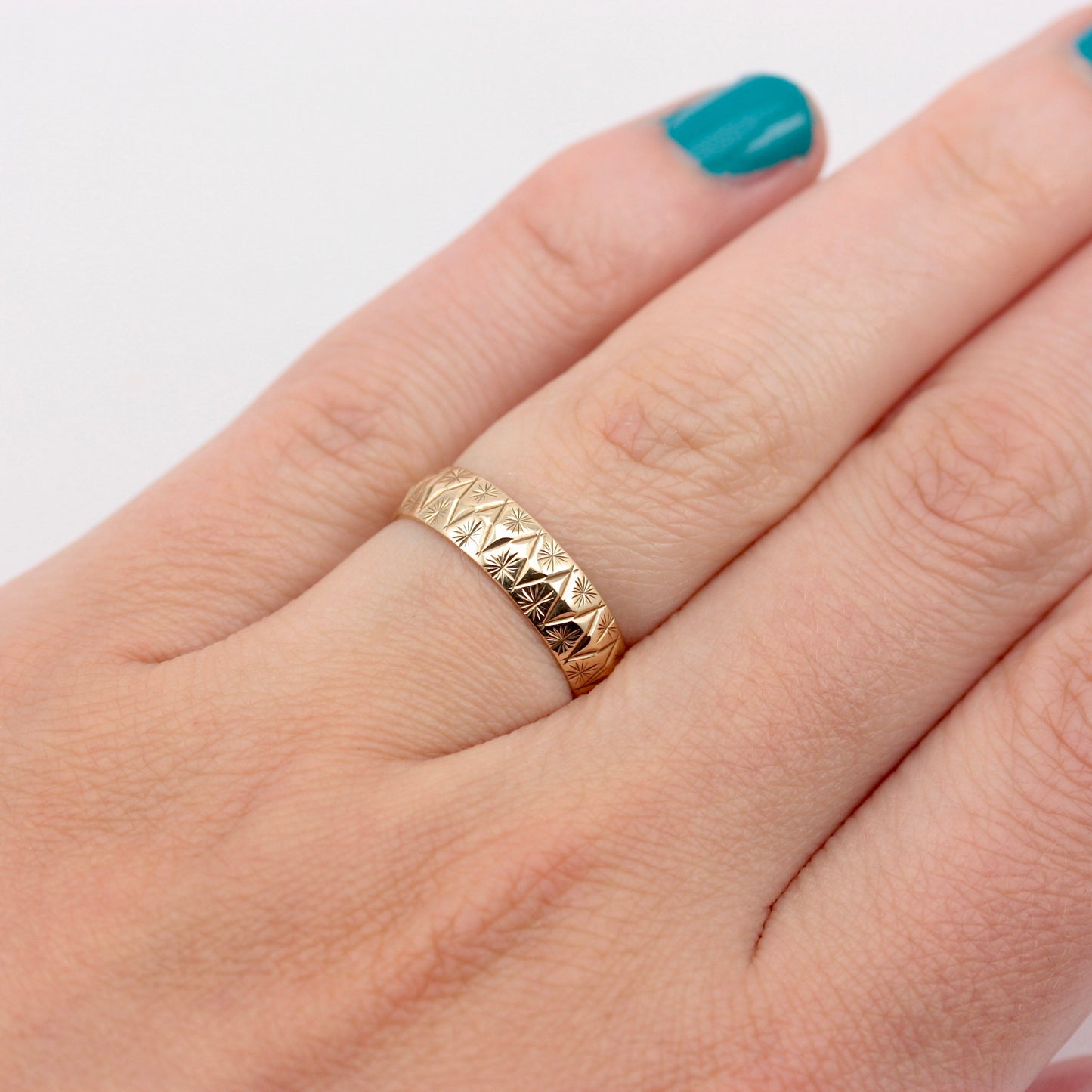 Vintage 9ct Gold Star Patterned Band Ring, 1986