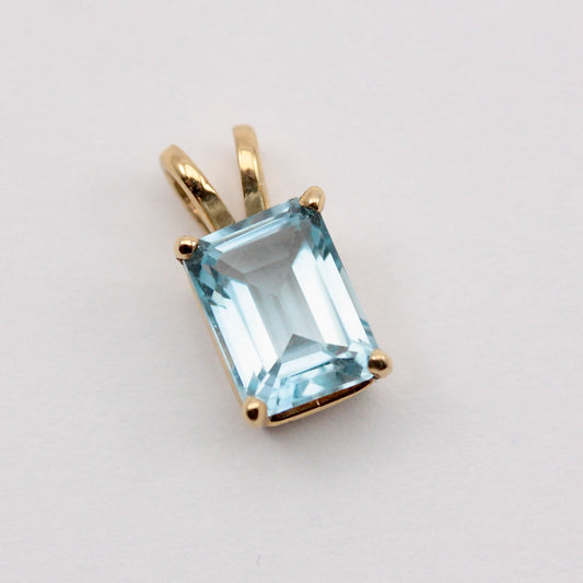 Vintage 9ct Gold and Blue Topaz Solitaire Pendant
