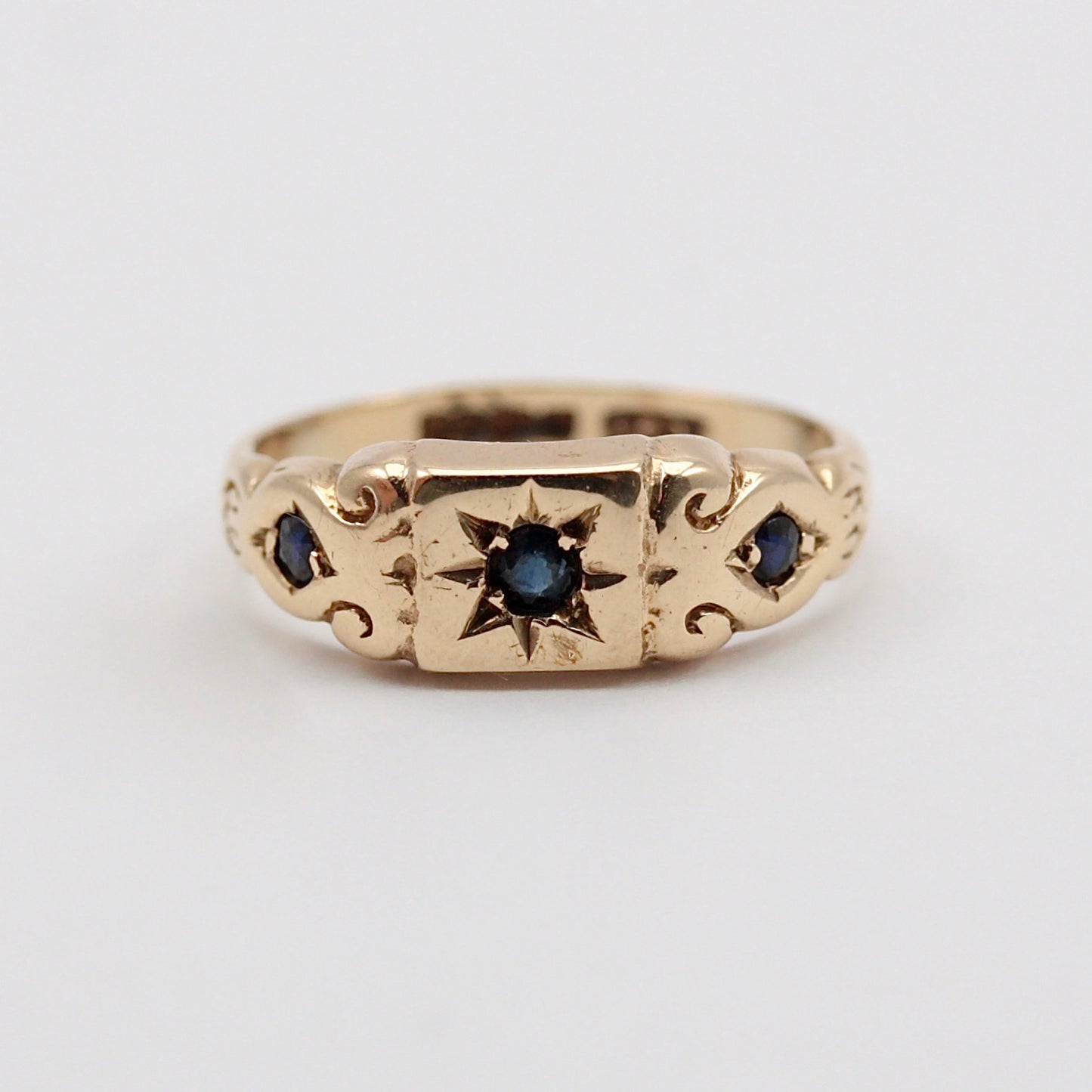 vintage 9ct gold sapphire three stone ring star setting 1976