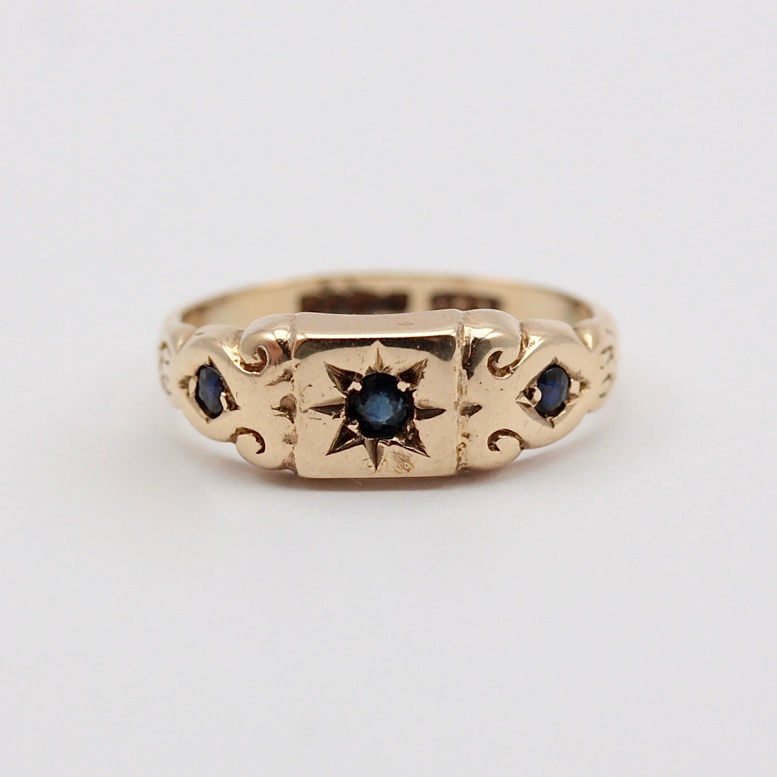 vintage 9ct gold sapphire three stone ring star setting 1976