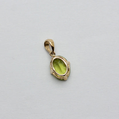 Small Vintage 9ct Gold Peridot Oval Pendant