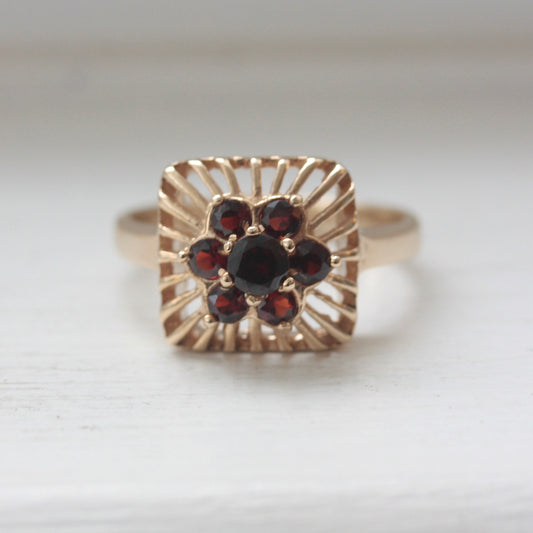 Vintage 9ct Gold Square Front Ring with Garnet Cluster, 1967