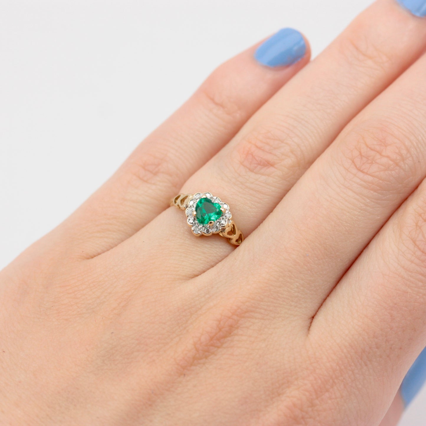 Vintage 9ct Gold Synthetic Emerald & Diamond Heart Cluster Ring