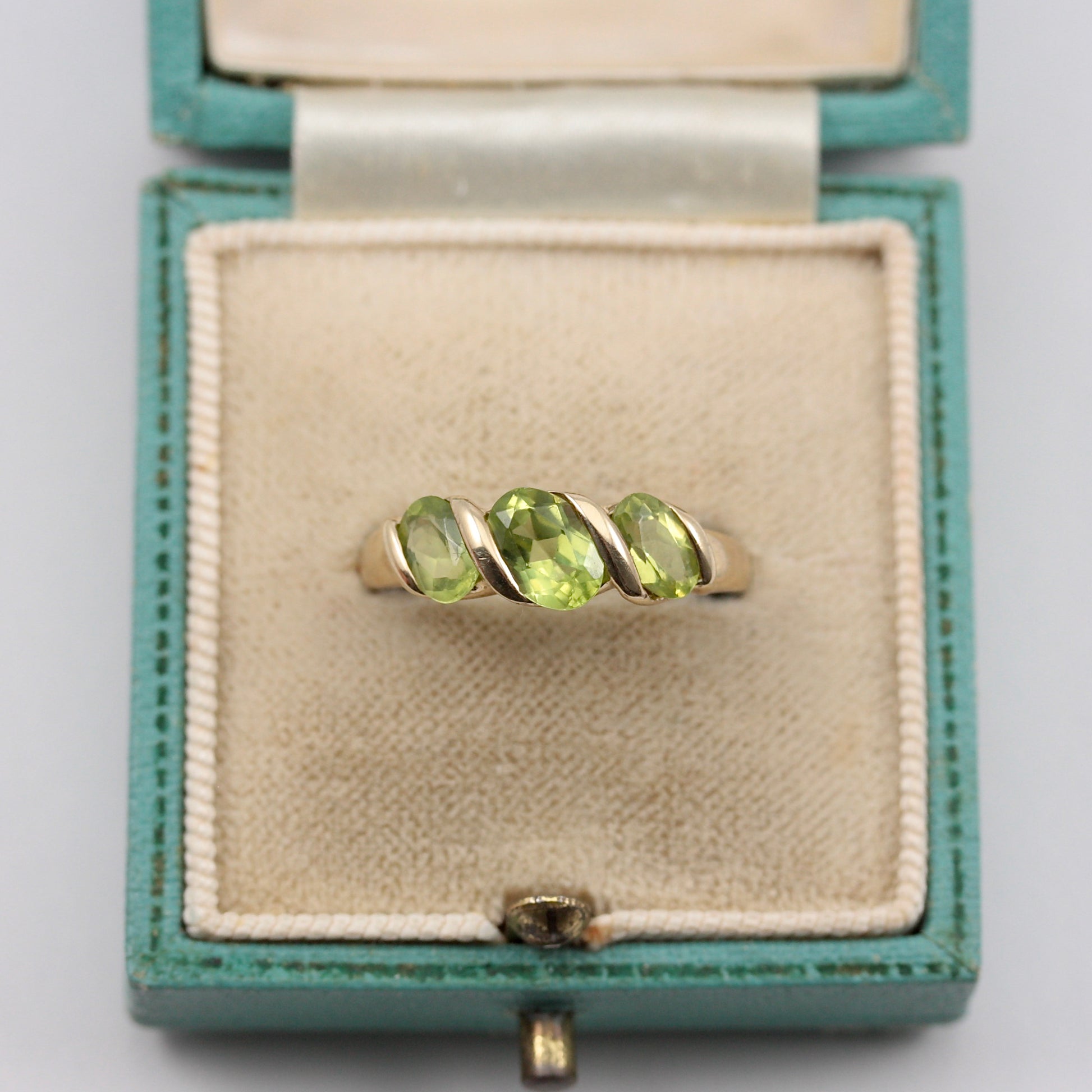 9ct gold peridot three stone ring