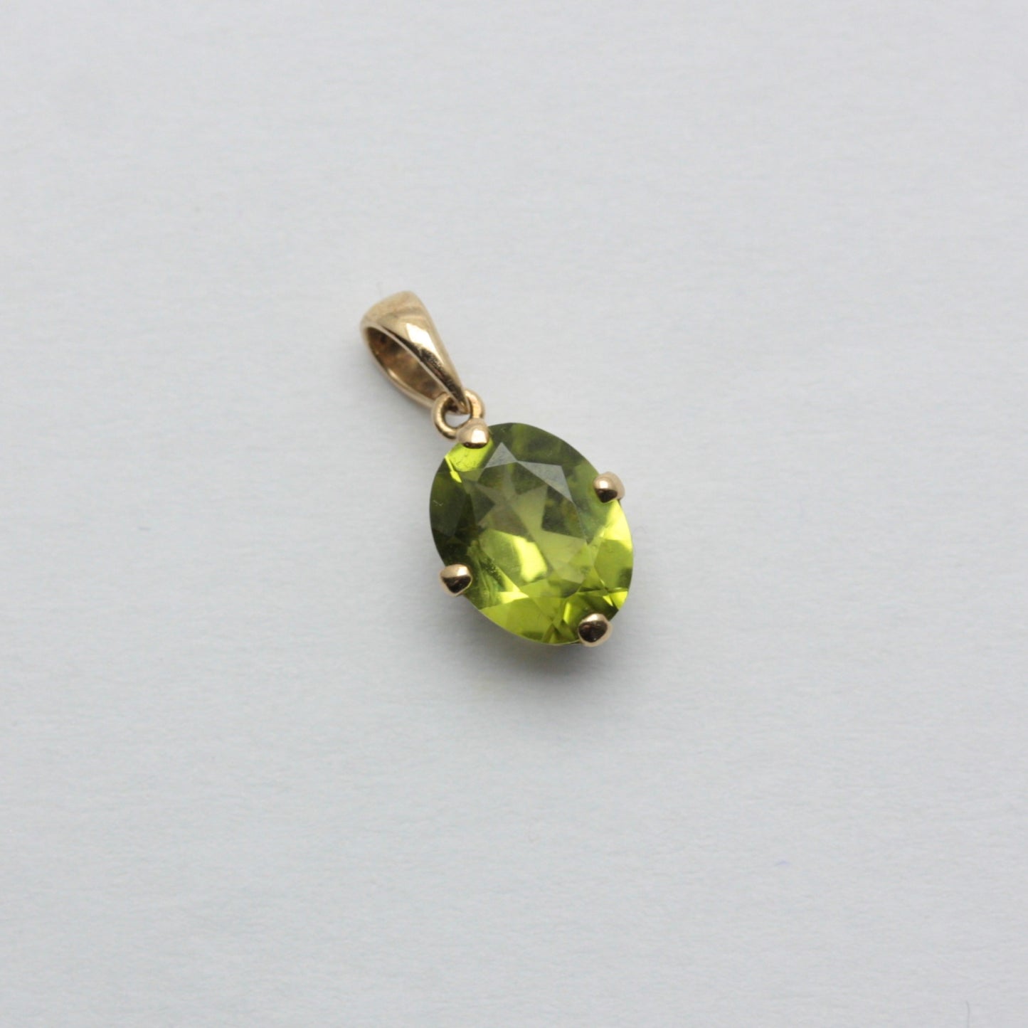 Small Vintage 9ct Gold Peridot Oval Pendant