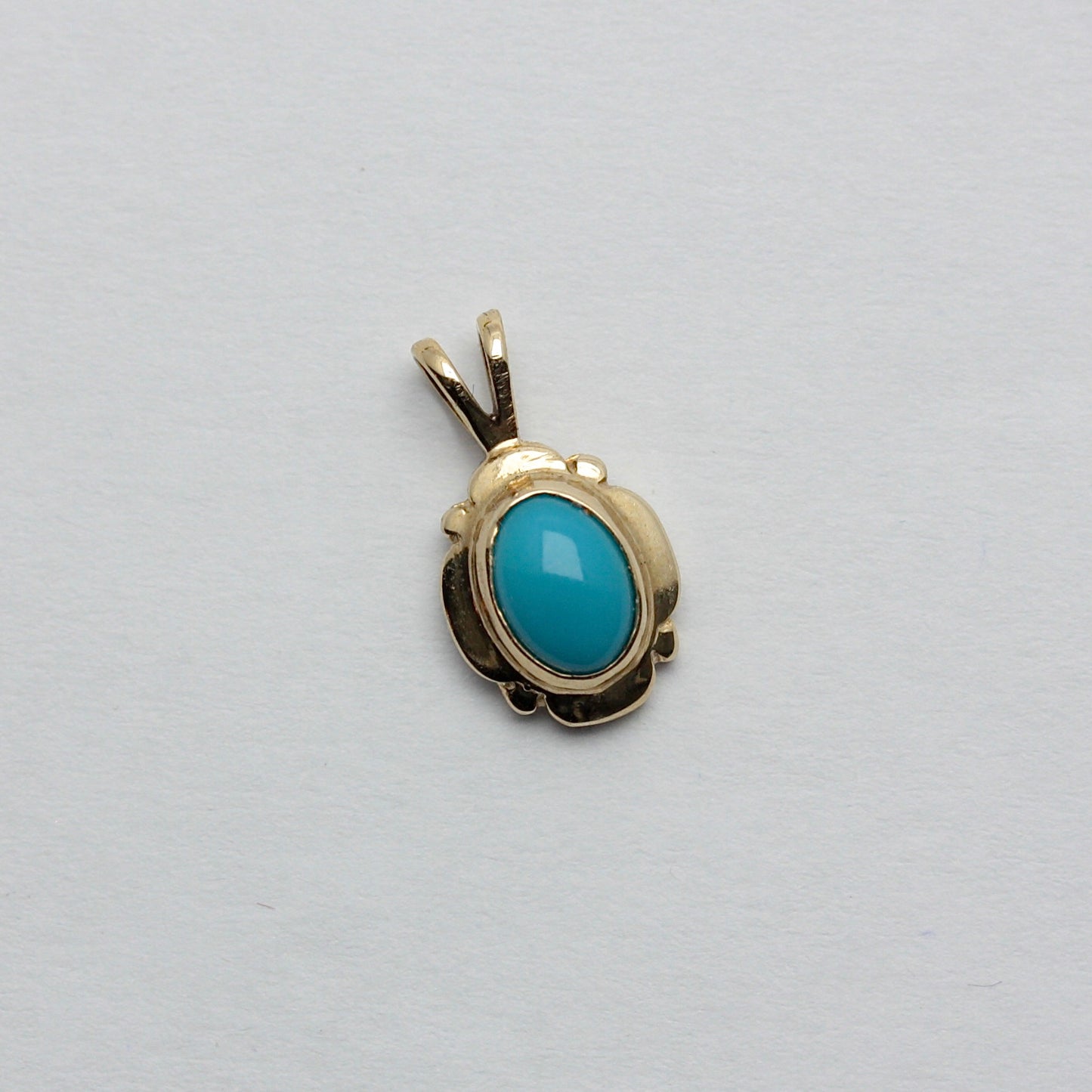 Small Vintage 9ct Gold Framed Turquoise Pendant