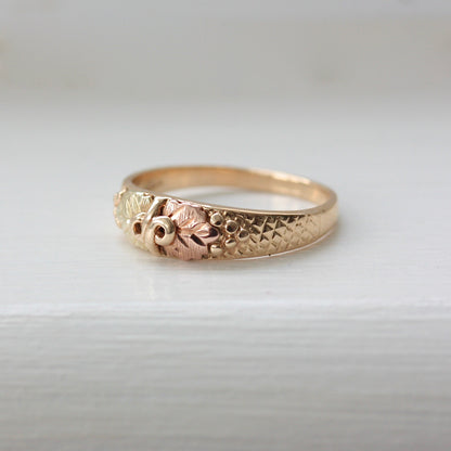 Modern Pre-owned Two Tone 9ct Gold Foliate Band Ring