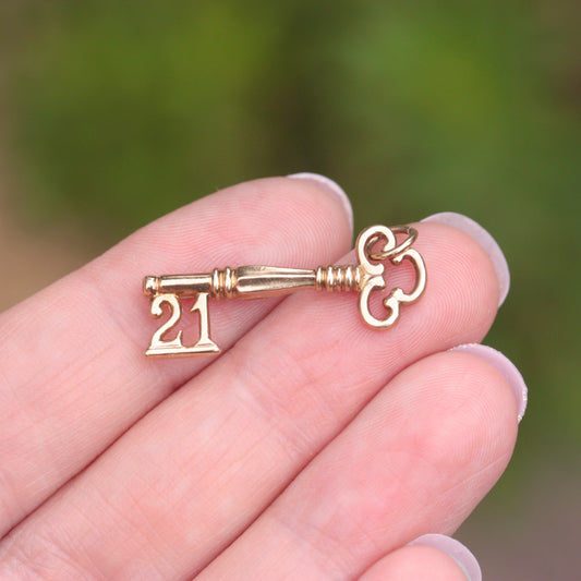 vintage 9ct gold 21 key charm