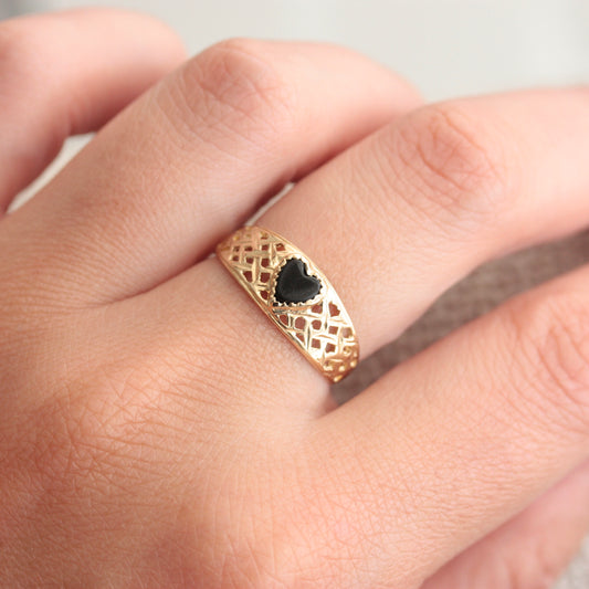 vintage black onyx heart ring