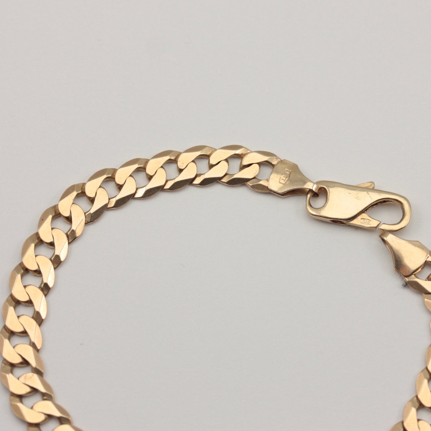 pre-owned 9ct gold curb chain bracelet