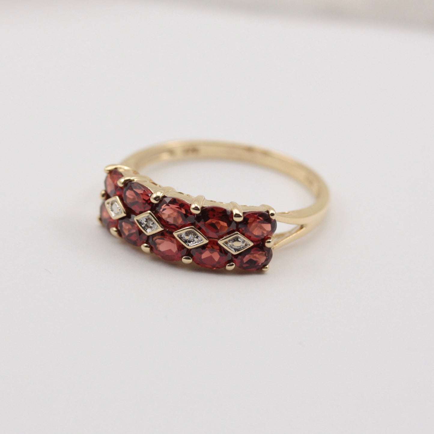 9ct gold diamond garnet ring