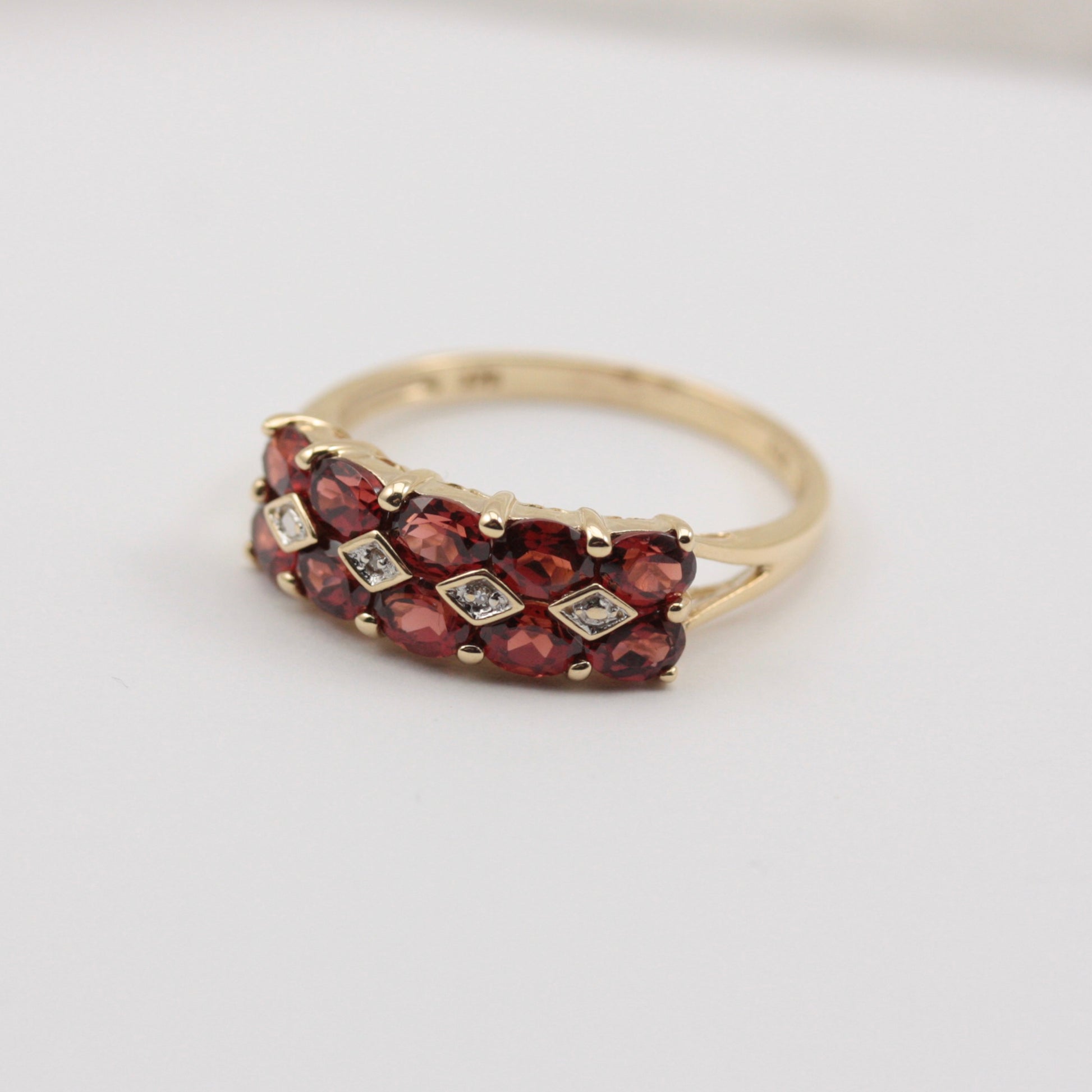 9ct gold diamond garnet ring