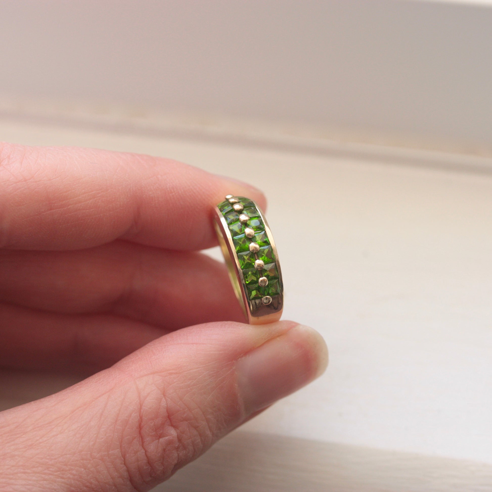 pre-owned 9ct gold chrome diopsde ring