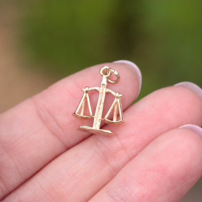 vintage 9ct gold libra charm