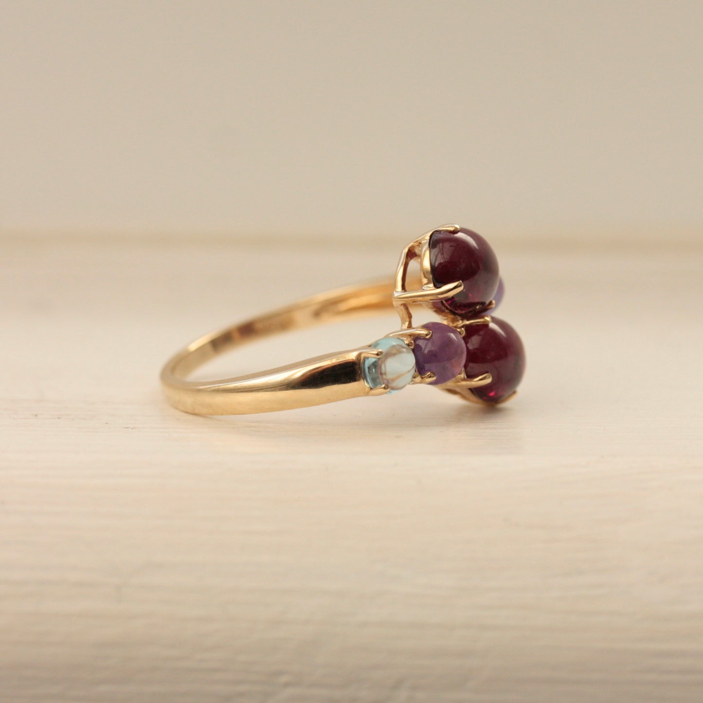 9ct gold cabochon ring