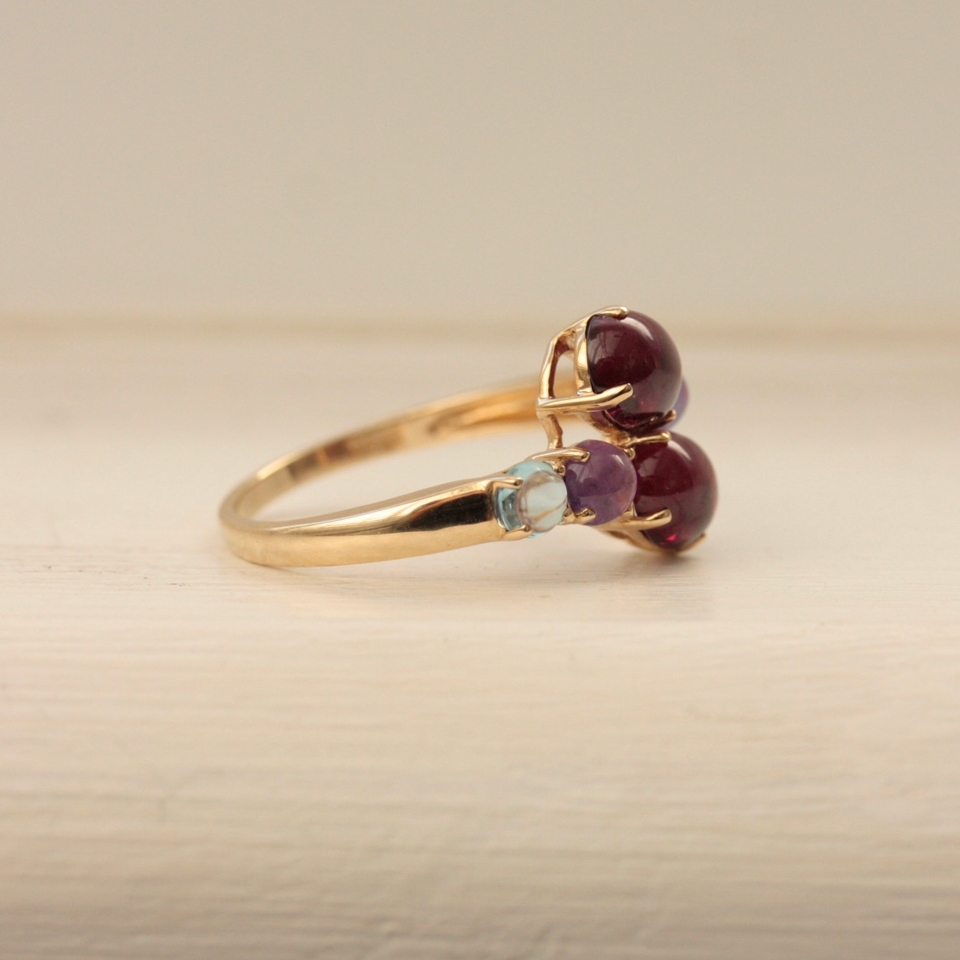 9ct gold cabochon ring