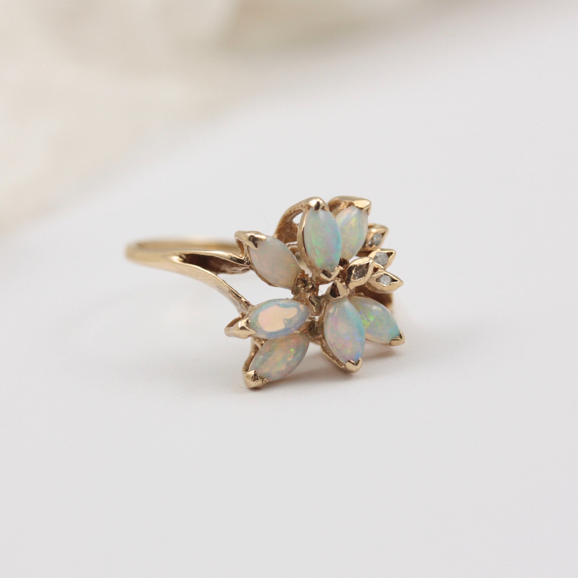 vintage 9ct gold opal cluster ring