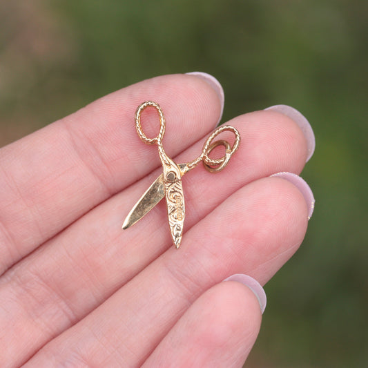 vintage moving scissors charm