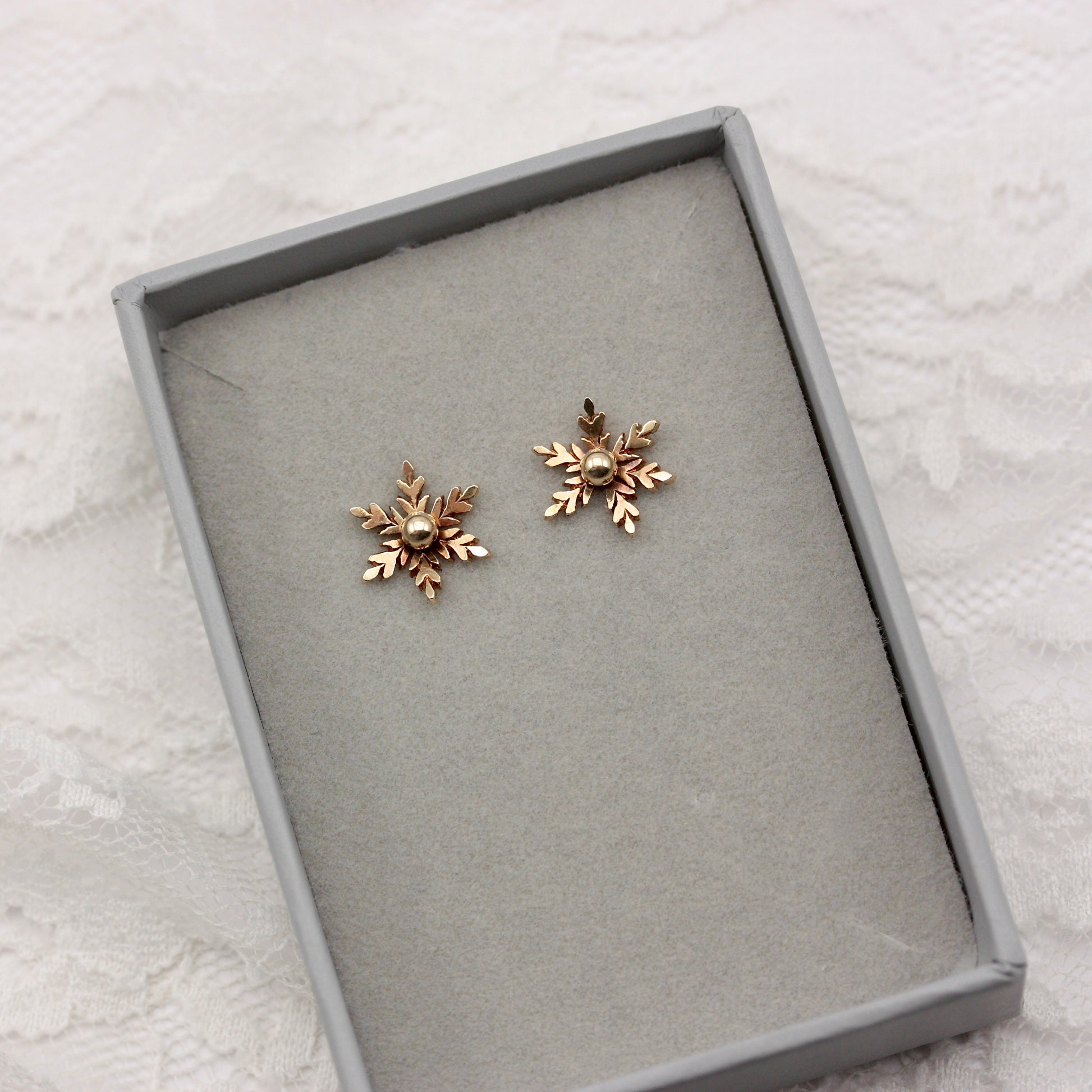 1970s 9ct gold snowflake studs