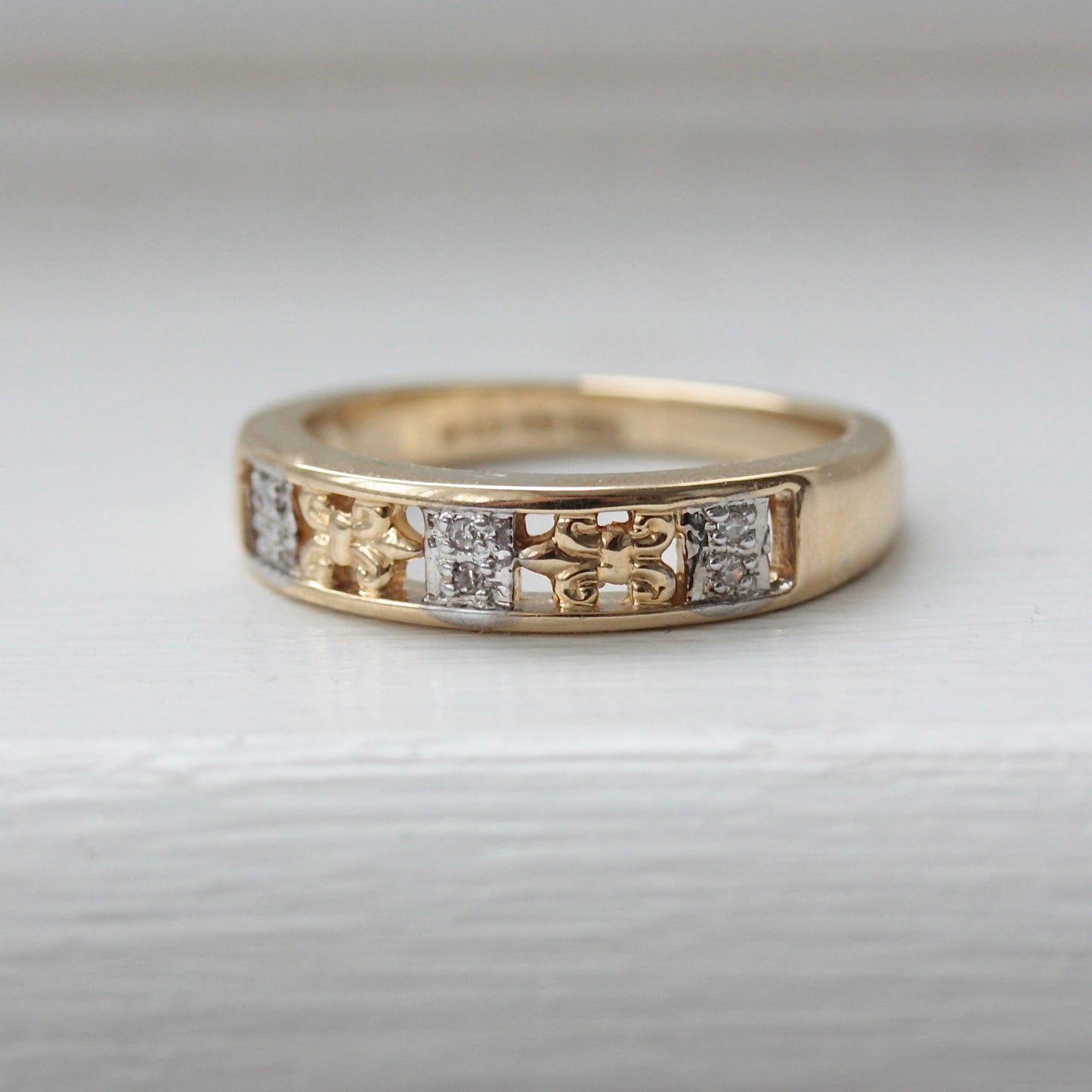 Vintage 9ct Gold Diamonds and Bows Band Ring