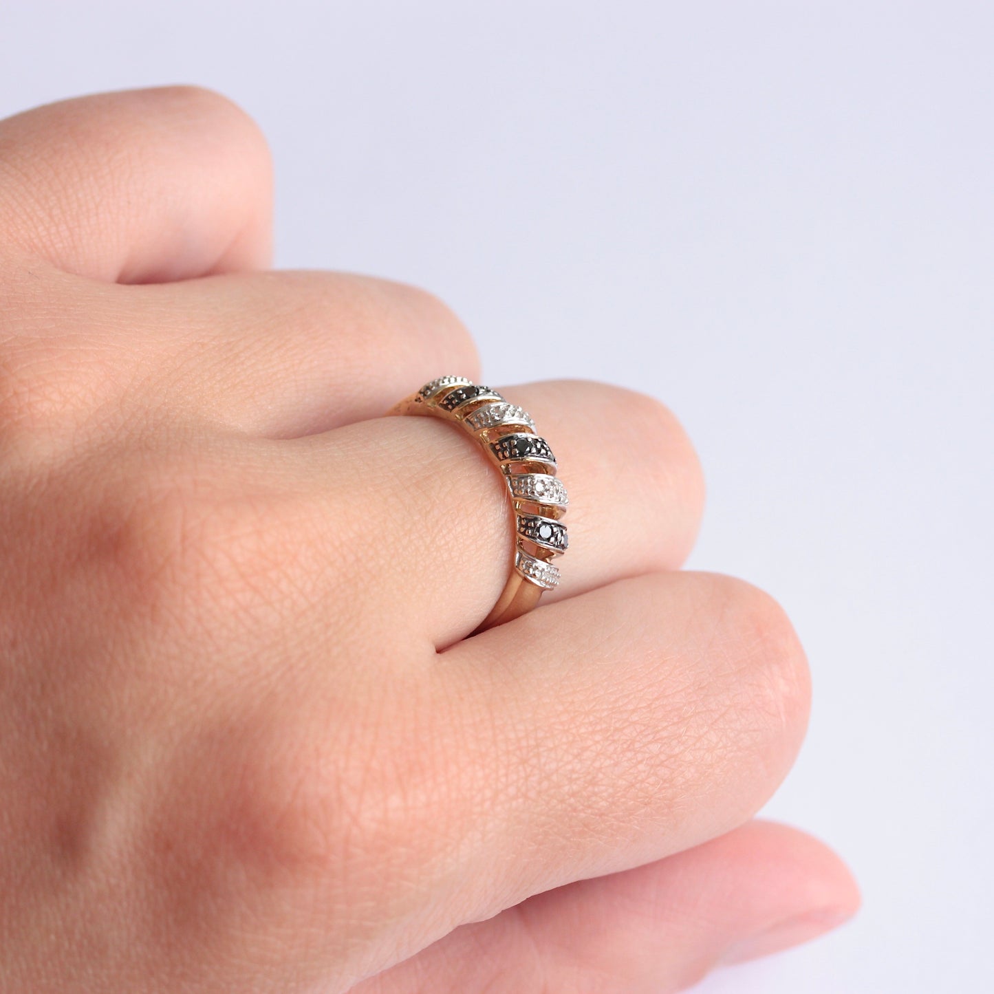 Vintage 9ct Gold Black & White Diamond Open Twist Ring