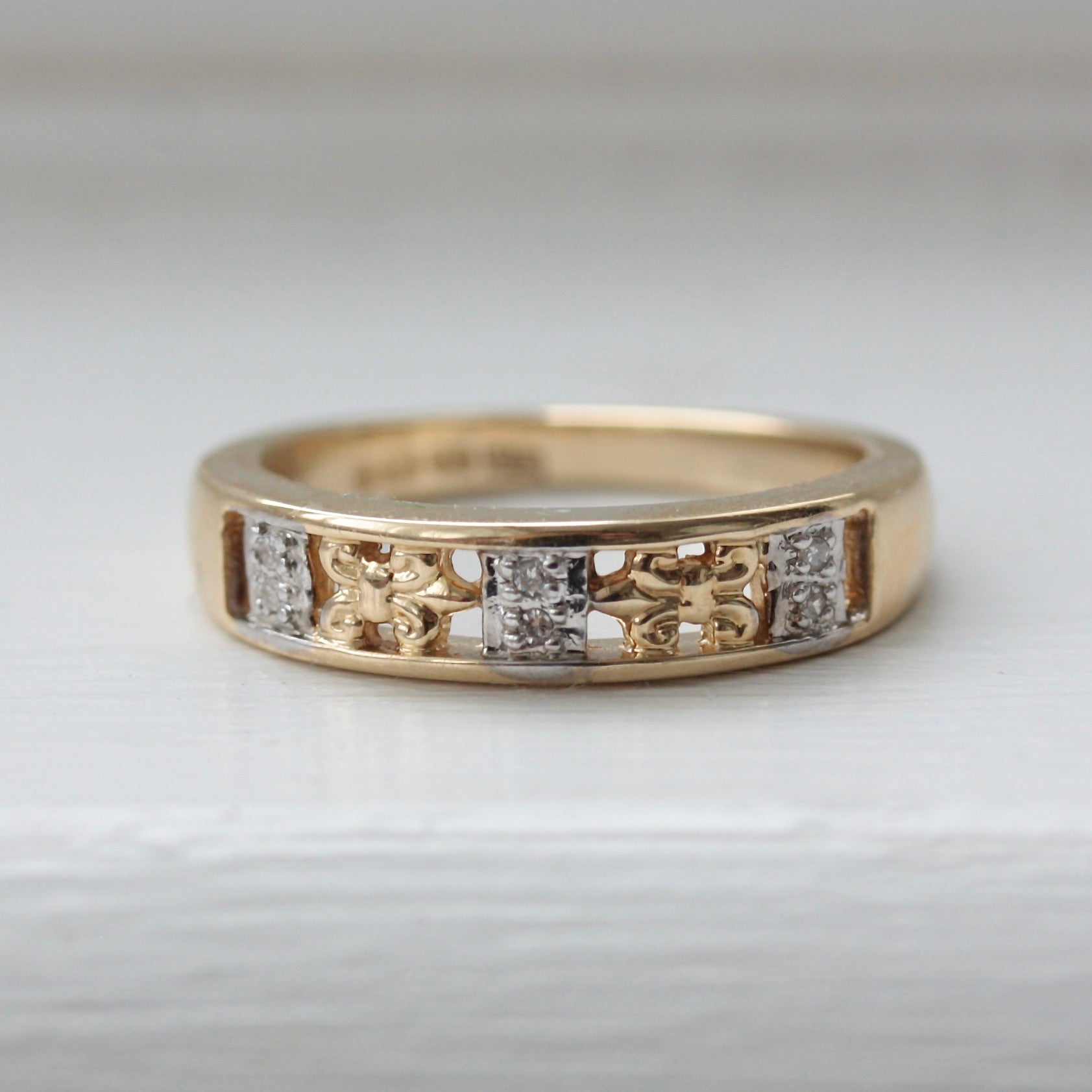 solid 9ct yellow gold band with diamonds