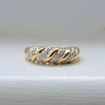 Pre-owned 9ct Gold Diamond Dome Twist Ring