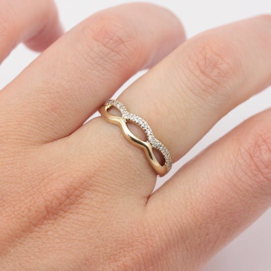 Pre-owned 9ct Gold Diamond Double Wave Ring