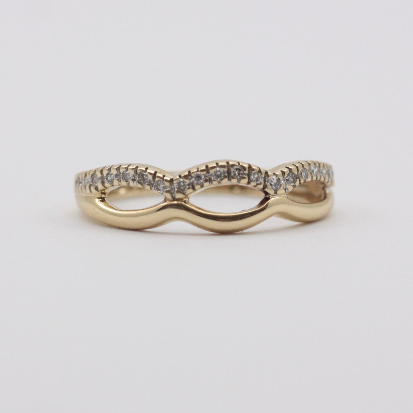 Pre-owned 9ct Gold Diamond Double Wave Ring