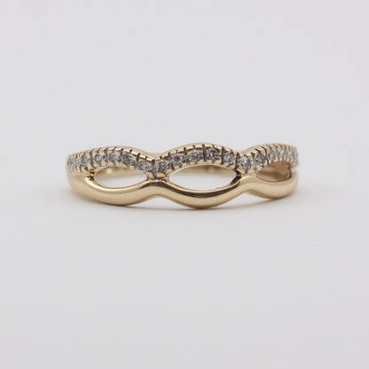 Pre-owned 9ct Gold Diamond Double Wave Ring