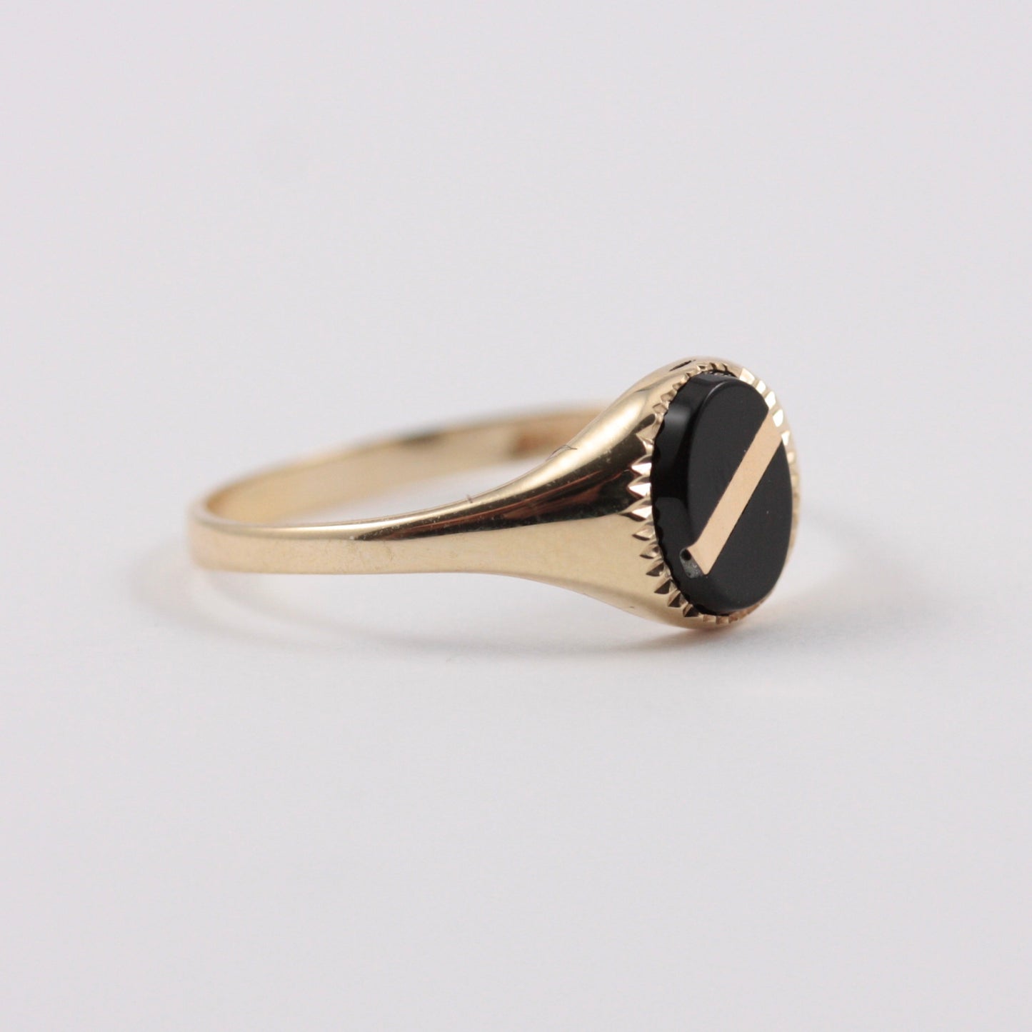 Dainty Vintage 9ct Gold Striped Onyx Ring, 1988