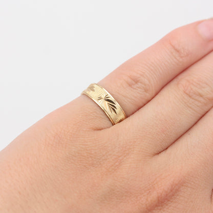 Vintage 9ct Gold Patterned Wedding Ring with Leaf Design , 1979