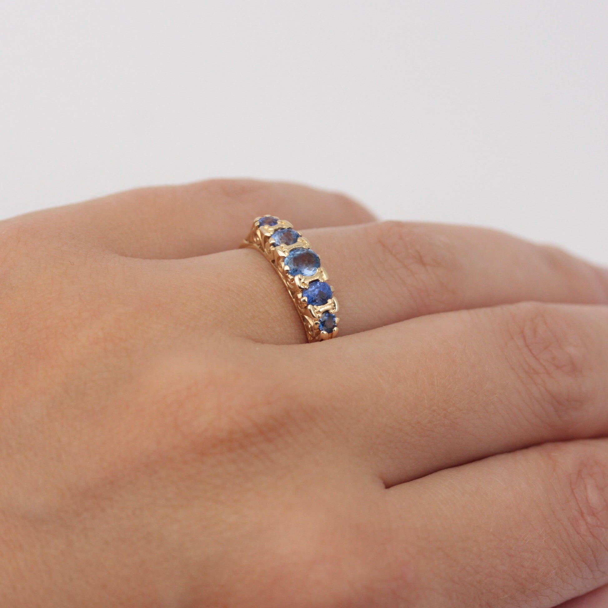 second hand gold ring with sapphires