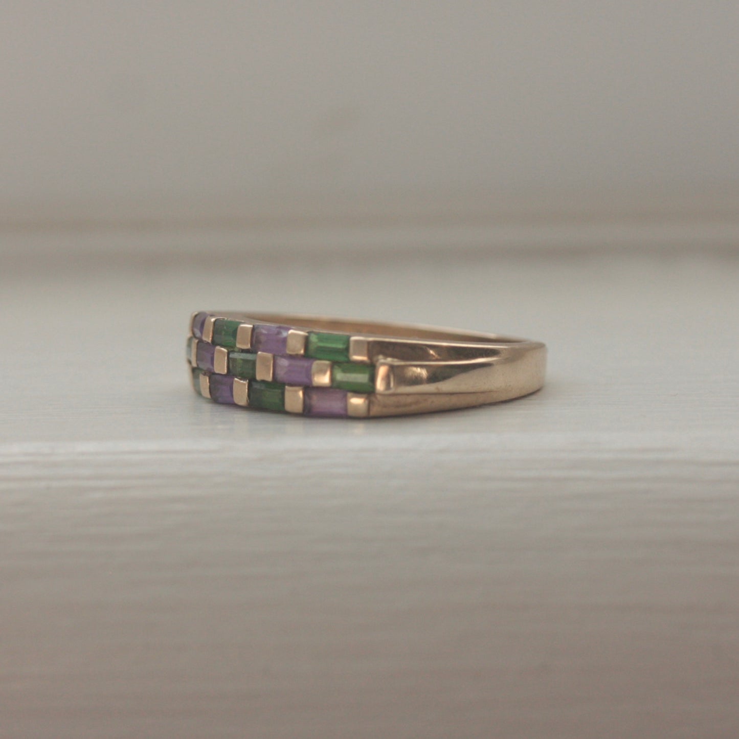 Late Vintage 9ct Gold Amethyst and Chrome Diopside Chequered Band